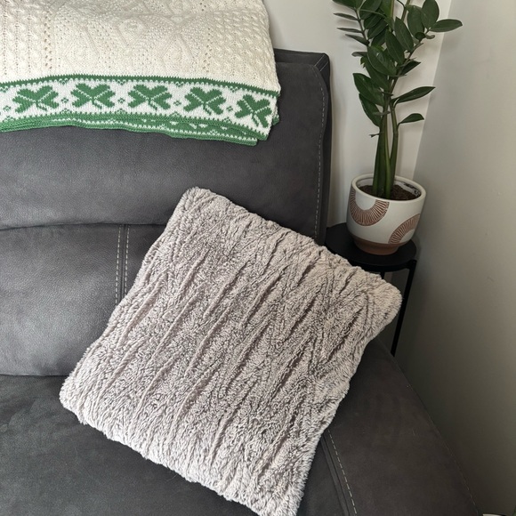 • Soft Faux Fur Accent Pillow • - Picture 1 of 9